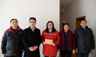 严冬走访送温暖 浓浓情谊暖人心 88858cc永利官网集团公司开展“送温暖”慰问运动