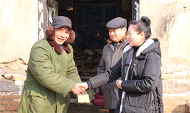 金乡公司开展慰问难题职工“送温暖”运动