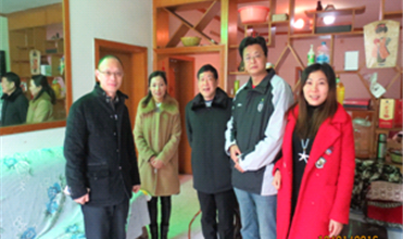 走进职工门 温暖送抵家--铜梁公司开展慰问难题职工运动