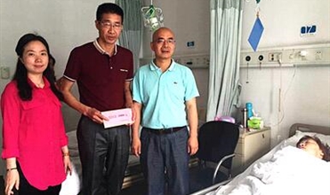 病中送关爱 真情暖人心－－集团公司向导探望慰问太康公司重病职工谢步秀