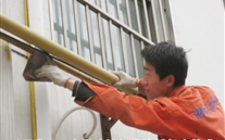 汶上公司自己下手，保质保量，完成城区除锈防腐工程