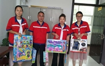 太康公司为职工子女发放“六一”儿童节礼物