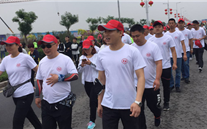 “松开心情，磨砺意志，逾越自我” 正定公司加入徒步走运动