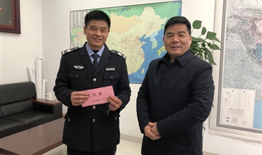 迎新春 送温暖--88858cc永利官网集团开展“送温暖”慰问运动